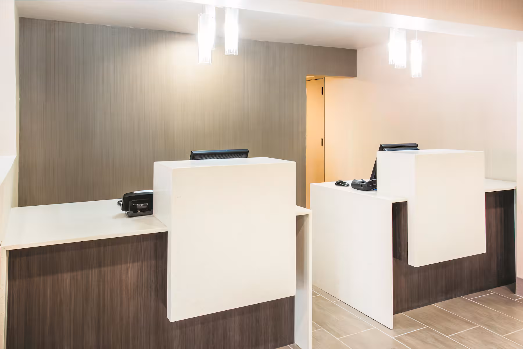 Front desk at La Quinta Inn & Suites by Wyndham Cincinnati NE - Mason